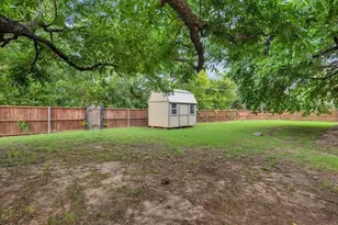 823 S Crockett St, Sherman, TX 75090 - Photo 26