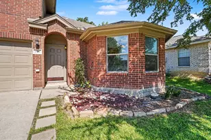 2541 Rivers Edge Dr, Fort Worth, TX 76118 - Photo 2