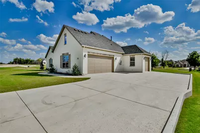 2719 Village Road, Granbury, TX 76049 - Photo 2