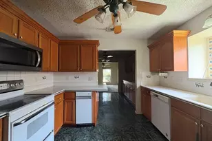110 E Schreiber St, Garland, TX 75040 - Photo 12
