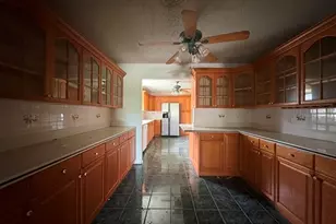 110 E Schreiber St, Garland, TX 75040 - Photo 10