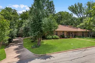 1455 Warrington Ct, Fort Worth, TX 76112 - Photo 4
