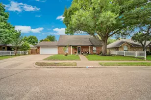 1647 E Pleasant Dr, Midlothian, TX 76065 - Photo 4