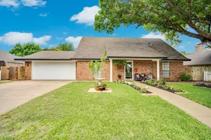 1647 E Pleasant Dr, Midlothian, TX 76065 - Photo 2