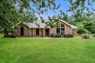 320 33rd St SW, Paris, TX 75460 - Photo 1