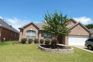 4836 Gloucester Dr, Grand Prairie, TX 75052 - Photo 2