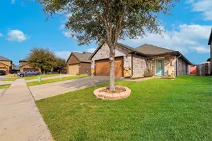 5505 Thunder Bay Dr, Fort Worth, TX 76119 - Photo 2