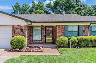 2211 Clover Park Dr, Arlington, TX 76013 - Photo 4