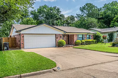 2211 Clover Park Drive, Arlington, TX 76013 - Photo 2