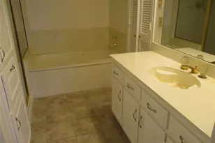 4611 Oak Club Dr, Arlington, TX 76017 - Photo 6