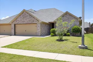 508 Landry Ct, Granbury, TX 76049 - Photo 4