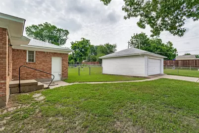 422 W Daugherty Drive, Garland, TX 75041 - Photo 20