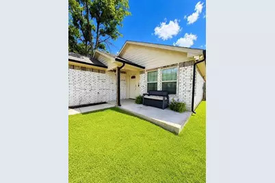 300 Lipscomb Street, Cleburne, TX 76031 - Photo 2