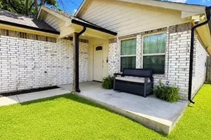 300 Lipscomb St, Cleburne, TX 76031 - Photo 2