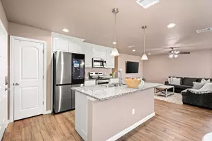 300 Lipscomb St, Cleburne, TX 76031 - Photo 12