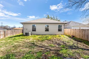 300 Lipscomb St, Cleburne, TX 76031 - Photo 32