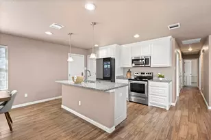 300 Lipscomb St, Cleburne, TX 76031 - Photo 8