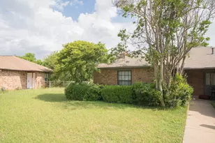 1731 Dynasty Cir, Glenn Heights, TX 75154 - Photo 2