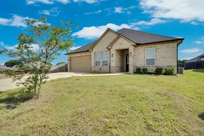 702 Chester Court, Ennis, TX 75119 - Photo 4