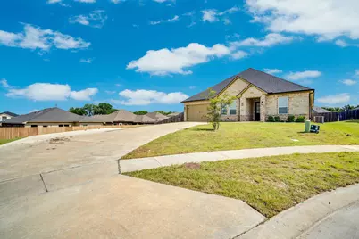 702 Chester Court, Ennis, TX 75119 - Photo 2
