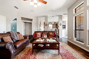600 Aspen St, Pilot Point, TX 76258 - Photo 6