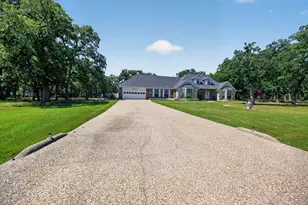 111 Lone Star Dr, Gainesville, TX 76240 - Photo 2