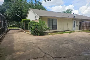 200 E Denton Dr, Euless, TX 76039 - Photo 16