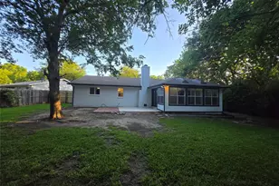 715 N Deerfield Cir, Arlington, TX 76015 - Photo 14