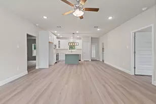 702 Scudder St, Cleburne, TX 76033 - Photo 8