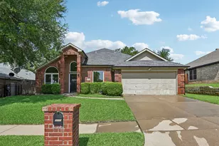7013 Stephanie Ct, North Richland Hills, TX 76182 - Photo 2