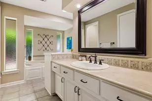 9519 Robin Meadow Dr, Dallas, TX 75243 - Photo 18