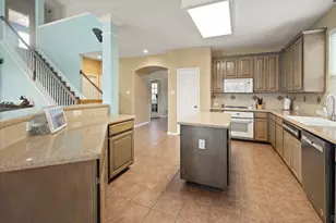 6705 Glade Dr, Arlington, TX 76001 - Photo 6