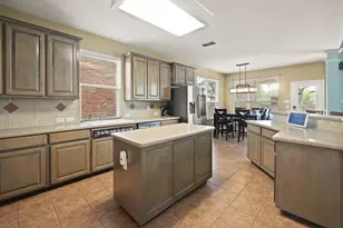 6705 Glade Dr, Arlington, TX 76001 - Photo 8