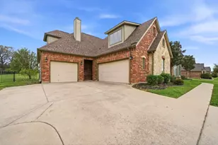 132 Silver Rose Blvd, Burleson, TX 76028 - Photo 2
