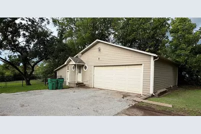 445 W Belknap Street, Jacksboro, TX 76458 - Photo 4