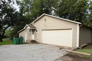 445 W Belknap St, Jacksboro, TX 76458 - Photo 4