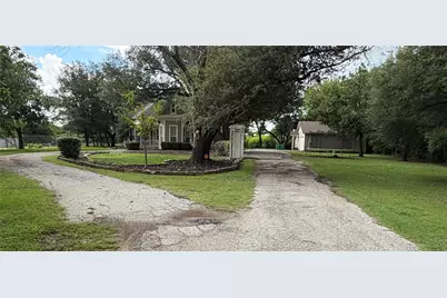 445 W Belknap Street, Jacksboro, TX 76458 - Photo 2