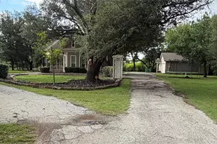 445 W Belknap St, Jacksboro, TX 76458 - Photo 2