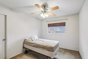 8111 MacGregor Dr, Arlington, TX 76002 - Photo 16