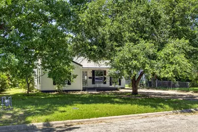 821 Gustave Street, River Oaks, TX 76114 - Photo 2