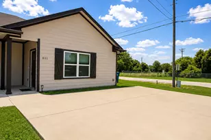 801 Meadowlark Cir, Granbury, TX 76049 - Photo 2