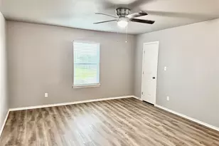 100 Abbey Park Ct, Granbury, TX 76049 - Photo 16