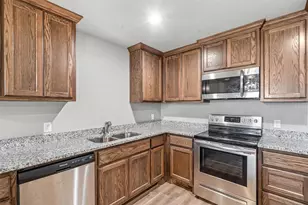 100 Abbey Park Ct, Granbury, TX 76049 - Photo 12
