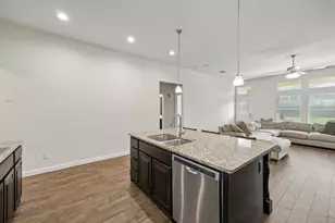 7829 Bella Way, Arlington, TX 76001 - Photo 10