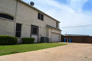 409 Royal Crest Dr, DeSoto, TX 75115 - Photo 2