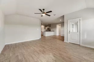 820 Lakeview Dr, Alvarado, TX 76009 - Photo 6