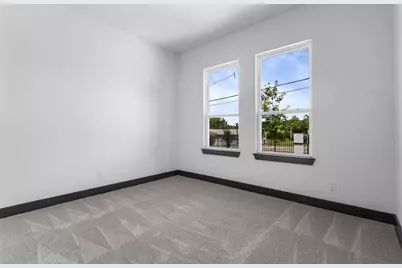 613 N Dwight Avenue, Dallas, TX 75211 - Photo 12