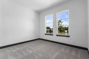 613 N Dwight Ave, Dallas, TX 75211 - Photo 12