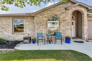 308 Candlestick Trail, Saginaw, TX 76179 - Photo 2