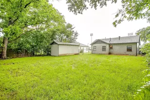 823 College St, Cleburne, TX 76033 - Photo 20